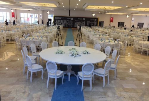 Plastik Sandalye Kiralama: Hafiflik ve Dayanıklılık İle Etkinliklerinizi Düzenleyin